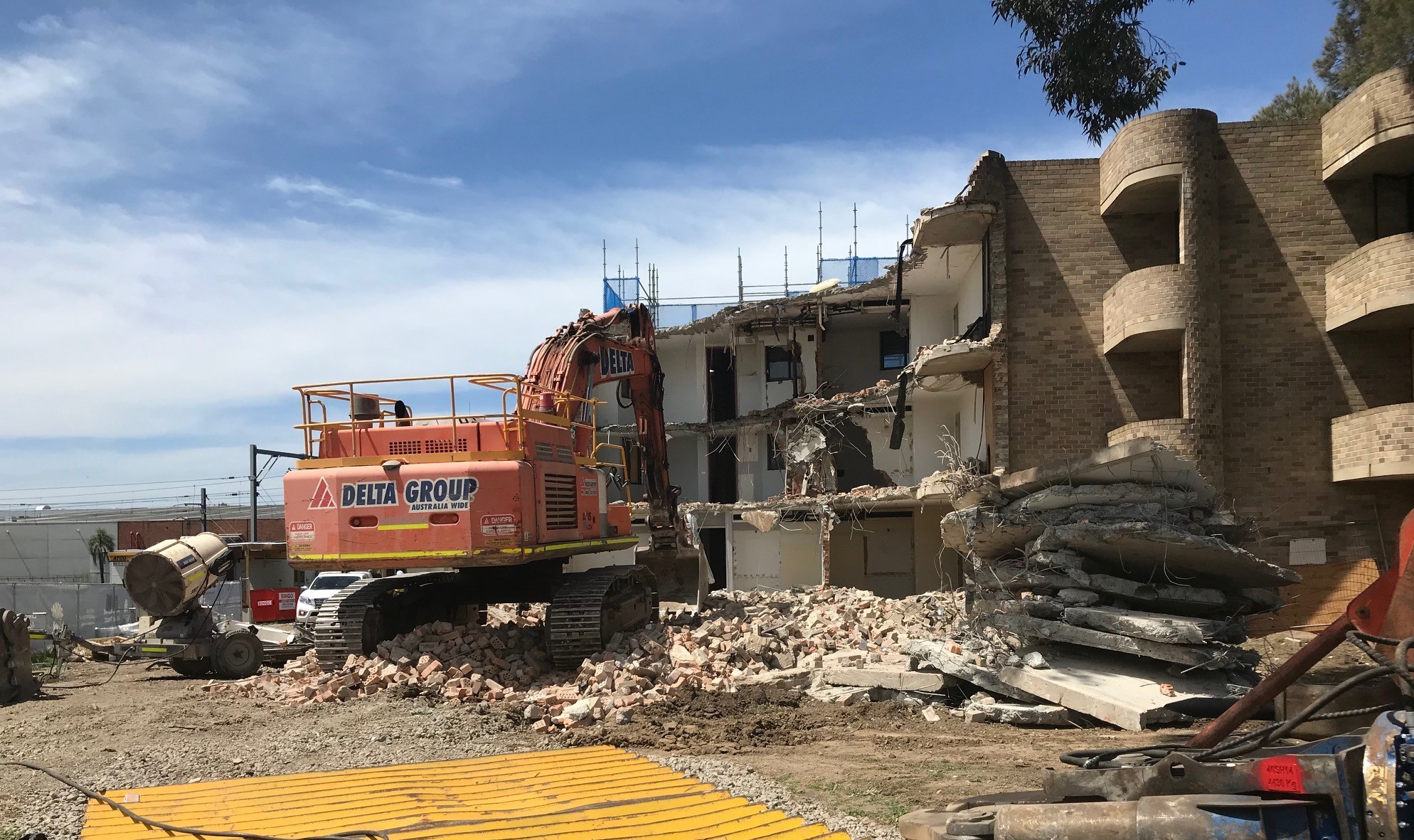 https://lhap.health.nsw.gov.au/WWW_SWSHI/media/swshi2/Ron-Dunbier-House-rubble.jpg